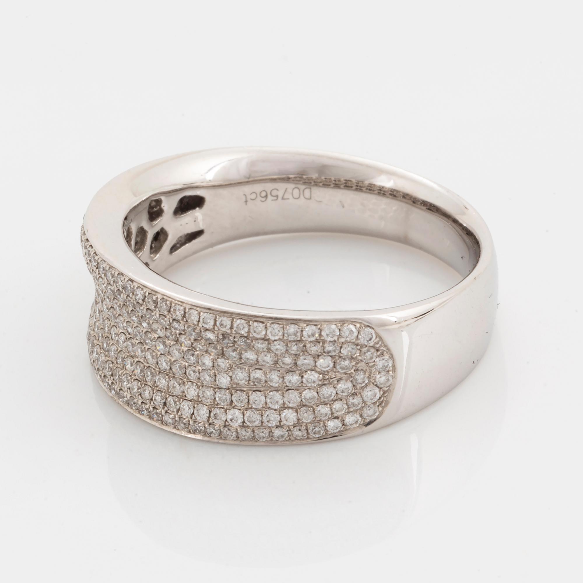 Brilliant-cut diamond ring.