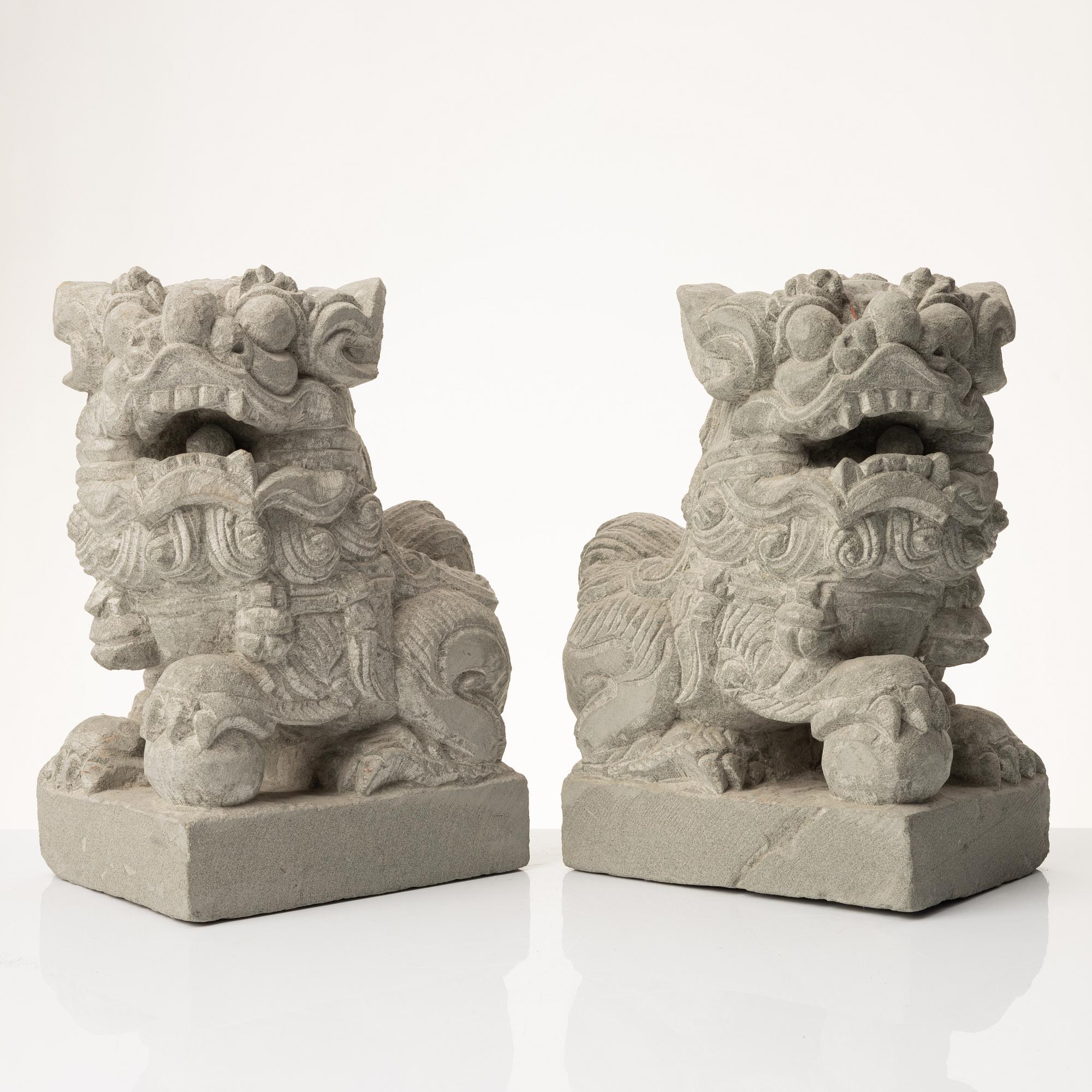 Skulpturer, ett par, Kina, 1900-talet senare del.