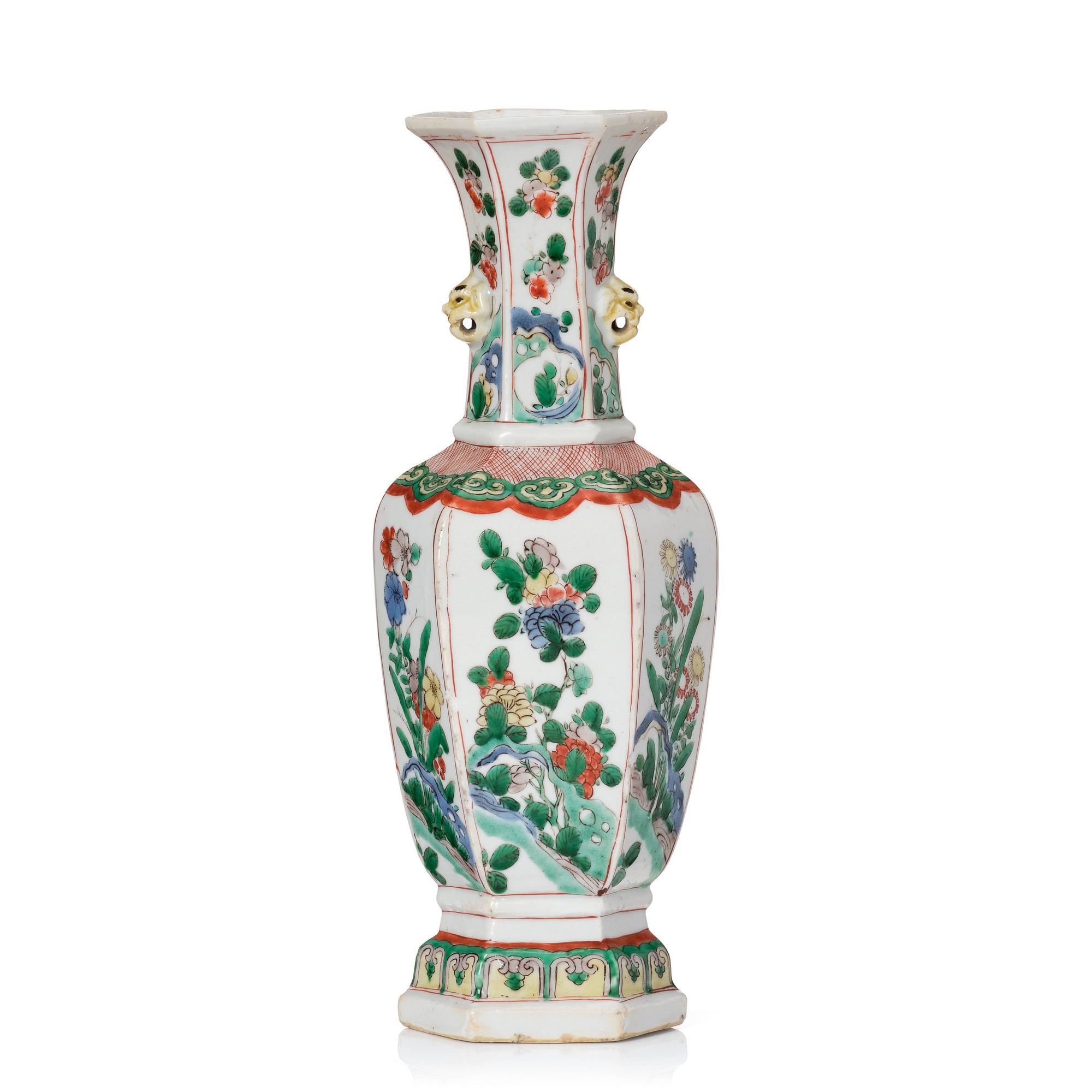 Vas, porslin. Qingdynastin, Kangxi (1662-1722).