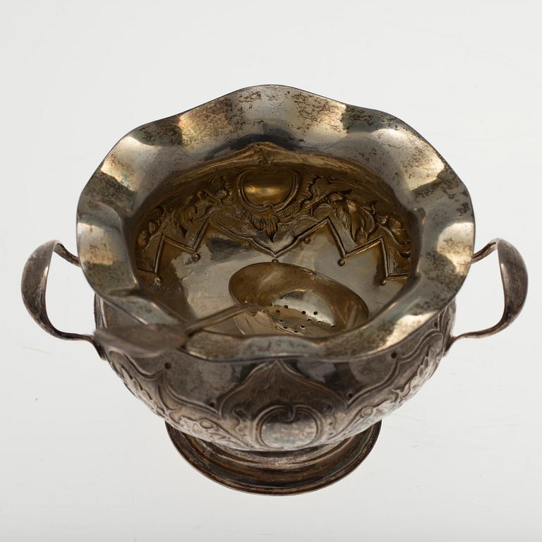 SOCKERSKÅL och STRÖSKED, silver, Ryssland, 1800-talets slut, vikt 230 g.