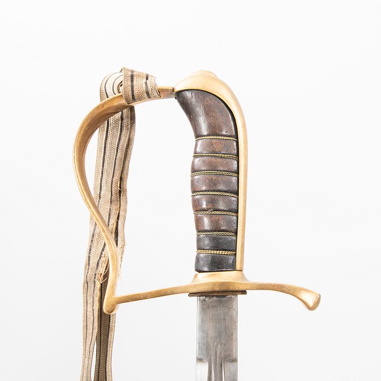 Sablar 2 st, svenska, m/1899 för infanteriunderofficer, med baljor.