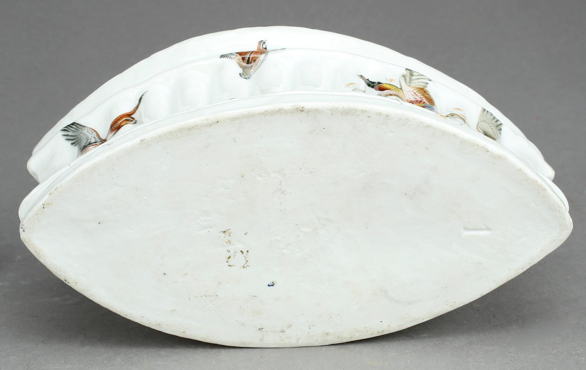 TERRIN, porslin, sannolikt Frankrike, 1800-tal.