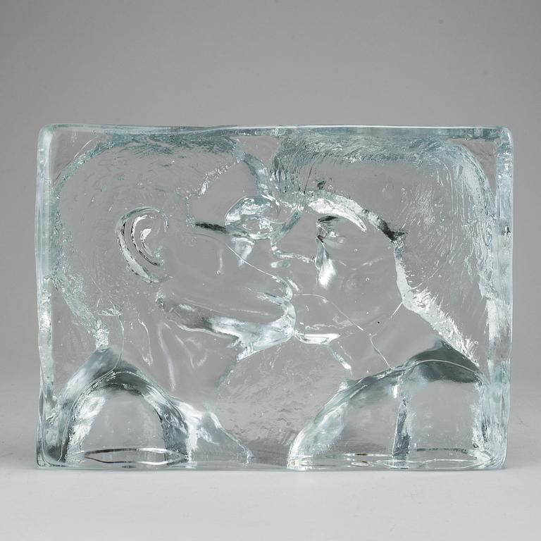 An Erik Höglund glass sculpture, signed, numbered 27/100 and dated 1980.