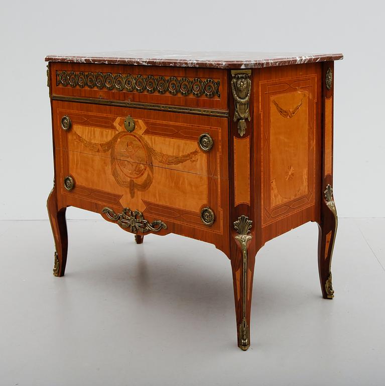 BYRÅ. gustaviansk stil, 1900-talets mitt.