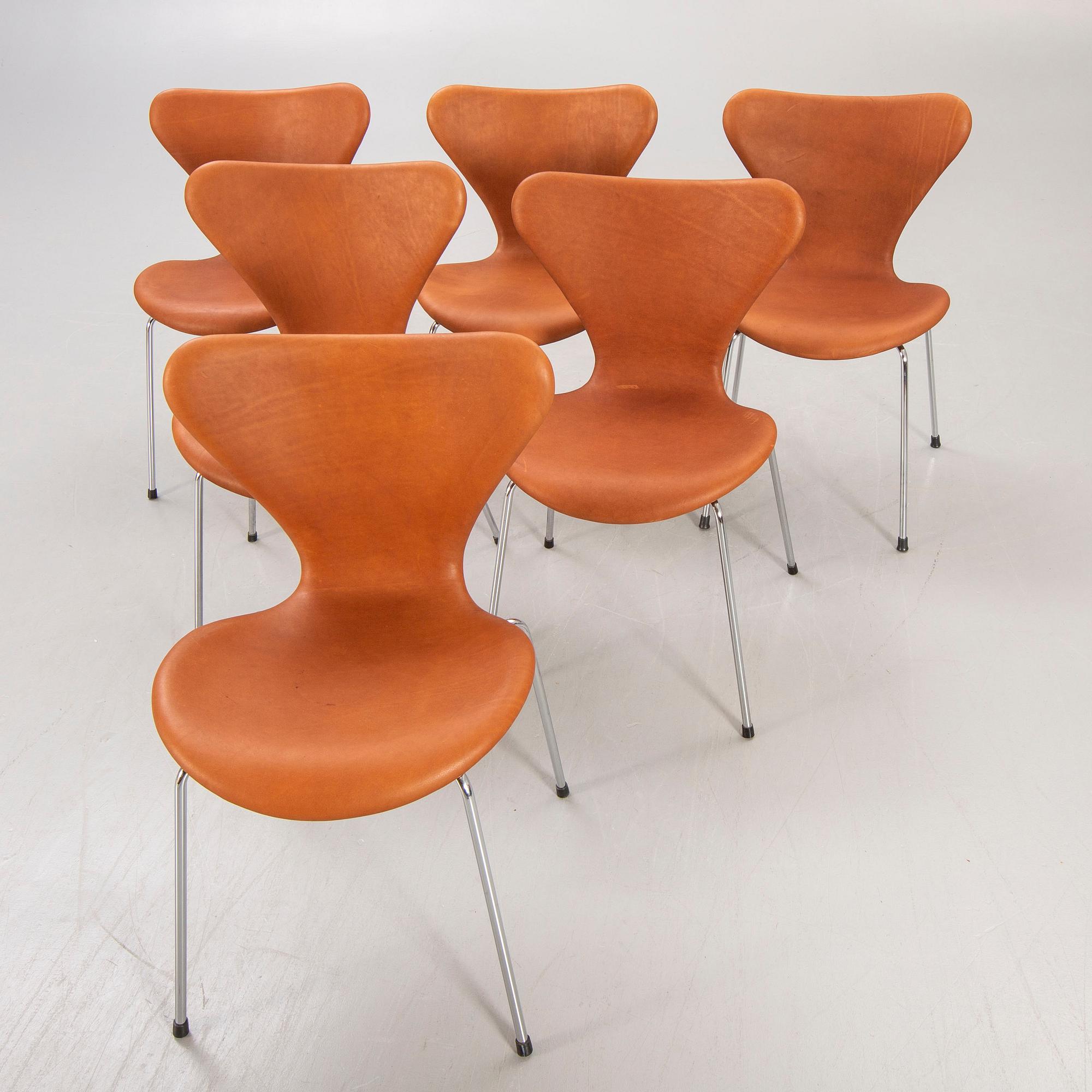 Arne Jacobsen, stolar, 6 st, "Sjuan", för Fritz Hansen, Danmark.