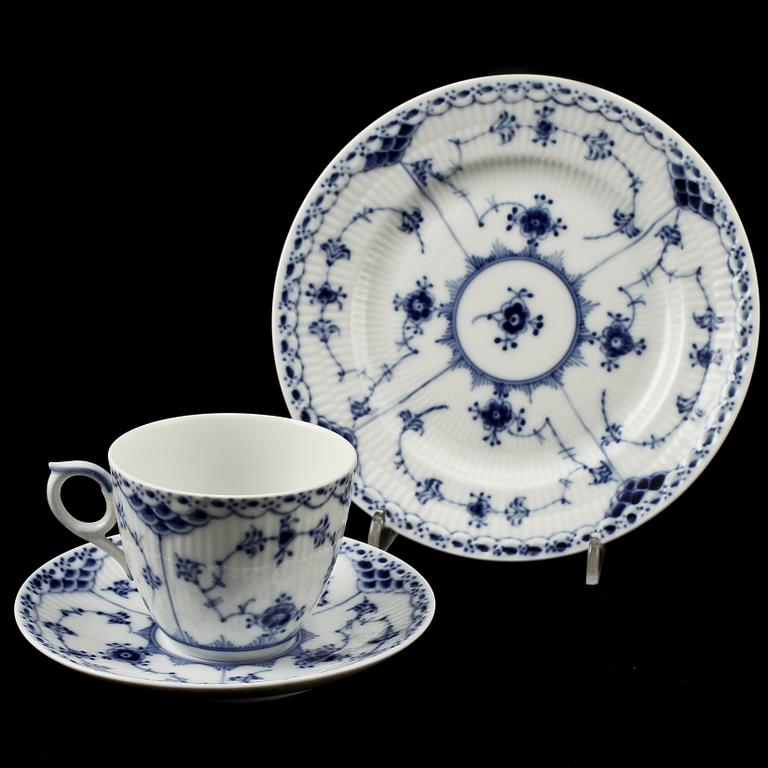 KAFFESERVISDELAR, 43 st, porslin, "Musselmalet", Royal Copenhagen.