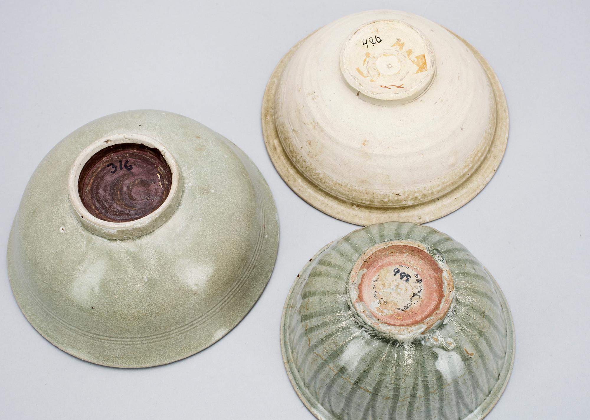 SKÅLAR, 3 st, porslin. Sung resp Ming, 1600-tal.