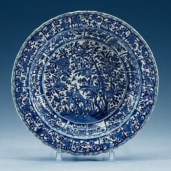 A blue and white dish, Qing dynasty, Kangxi (1662-1722).