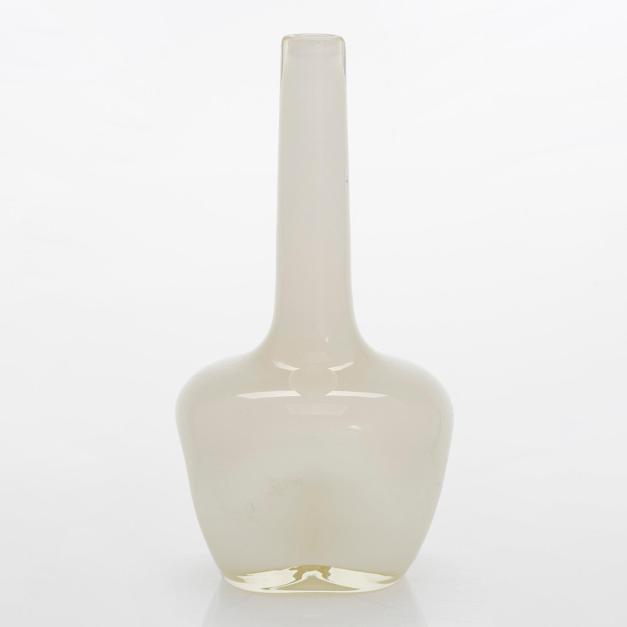 Runar Engblom, maljakko, lasia, signeerattu Runar Engblom Riihimäen Lasi Oy. 1940-luku.