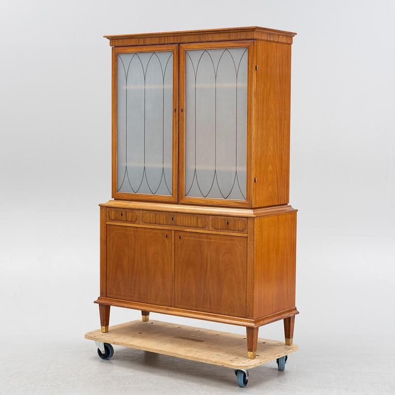 A mahogany veneered Swedish Modern display cabinet, 1940's/50's.