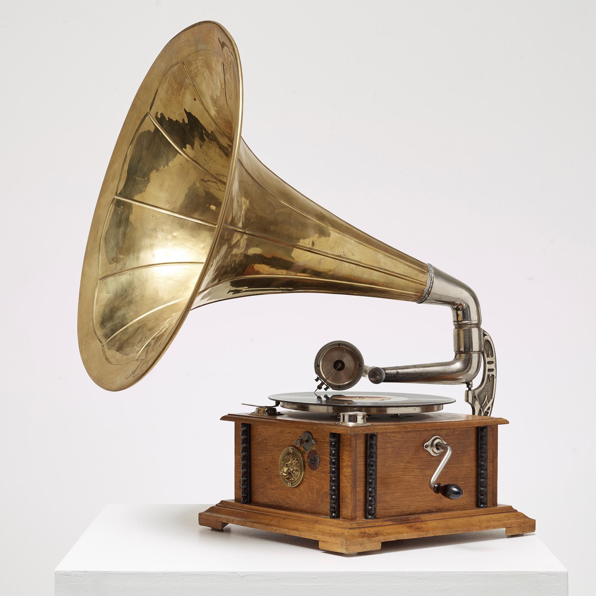 TRATTGRAMMOFON, 1900-talets första hälft.