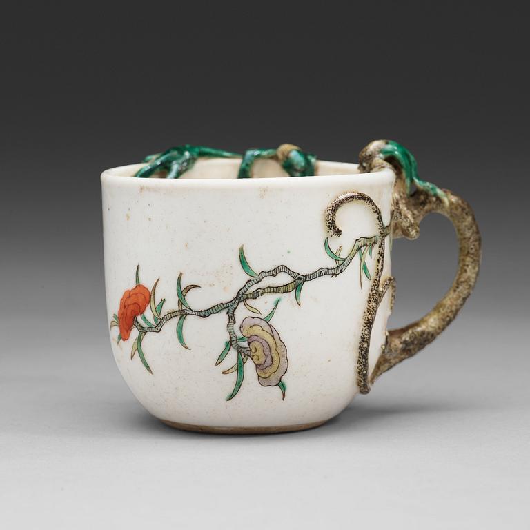 An enamelled cup, Qing dynasty, 19th Century.