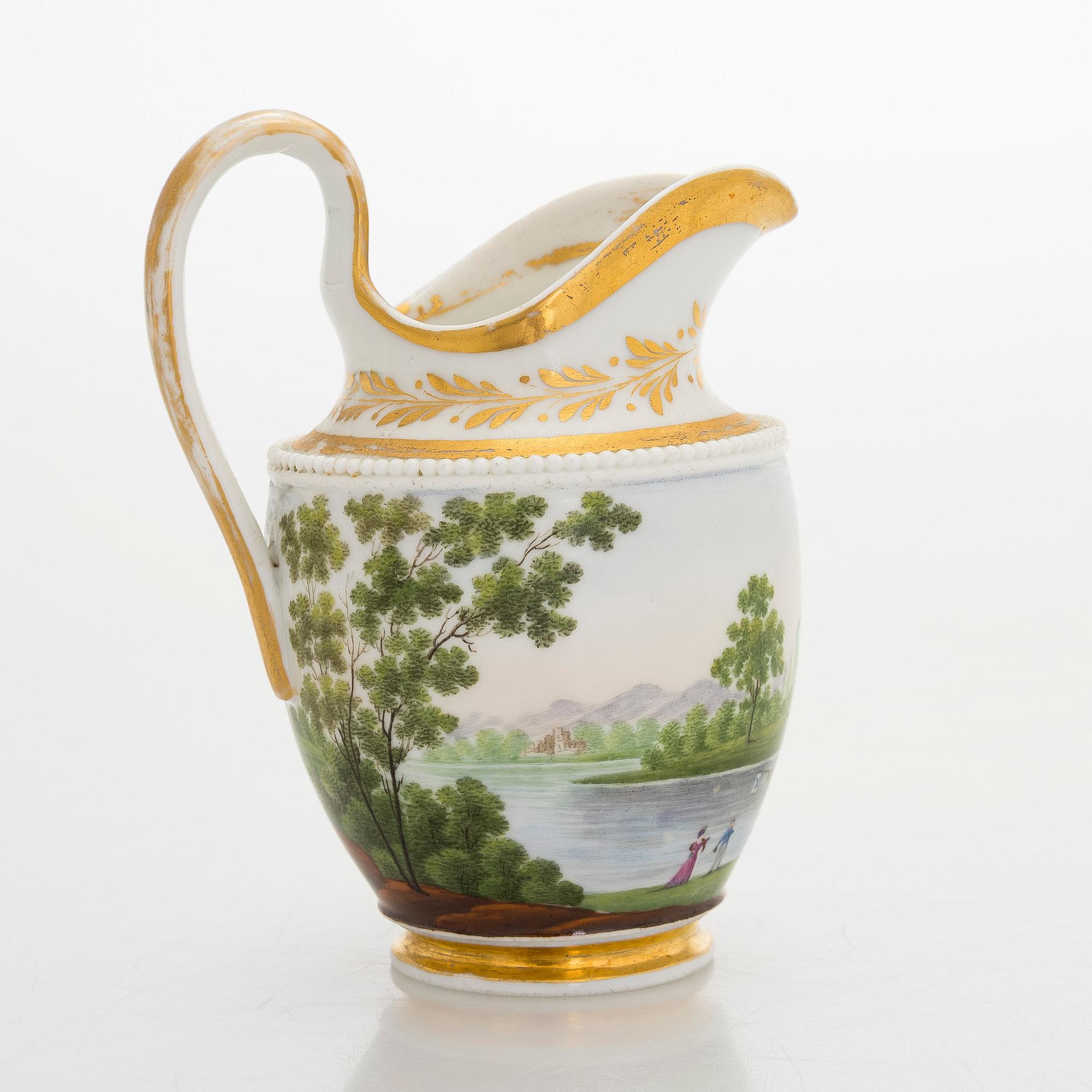 Kermakko ja aluslautanen, posliinia, mm. Gardner, Venäjä 1800-luvun alkupuoli.