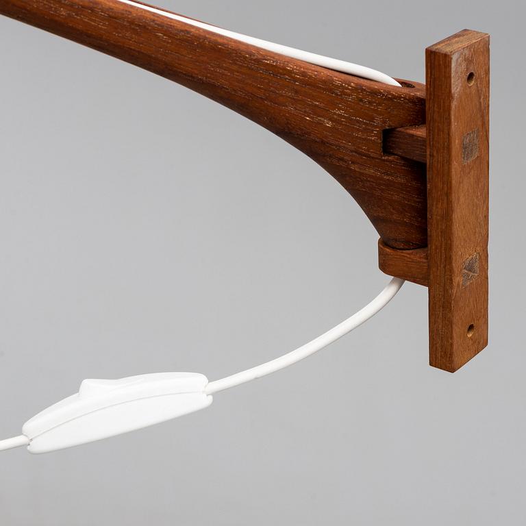 UNO & ÖSTEN KRISTIANSSON, an oak wall light from Luxus, 1950's/60's.