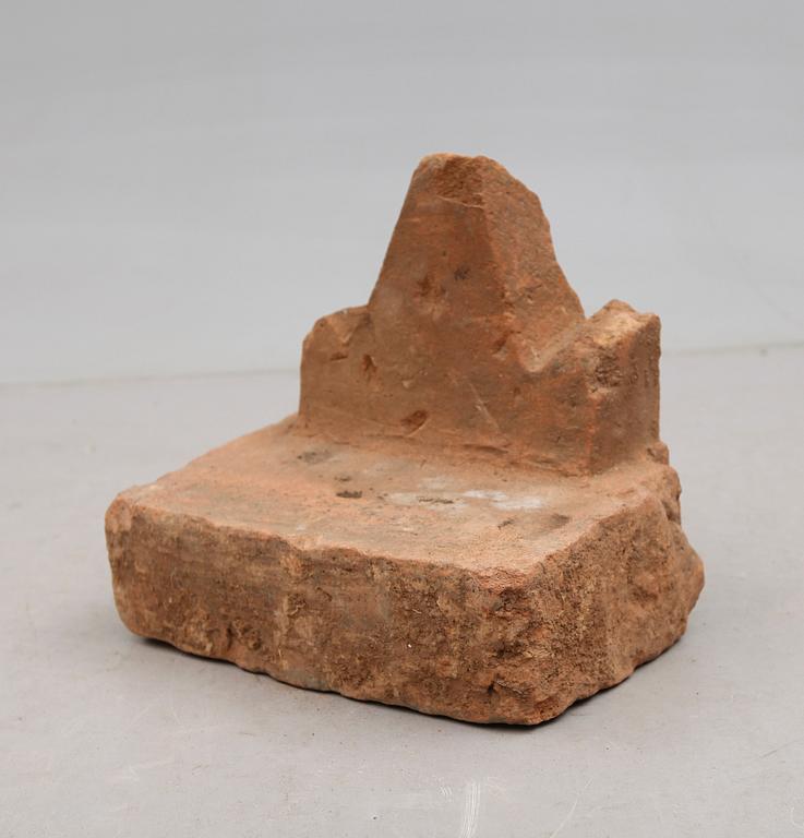 DEKORELEMENT från tempel, terracotta, Java, 800-/1900-tal.