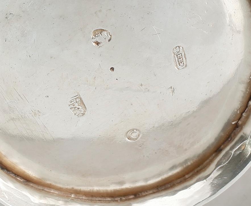 TEKANNA, silver, 1800-talets första del. Vikt ca 274 g.