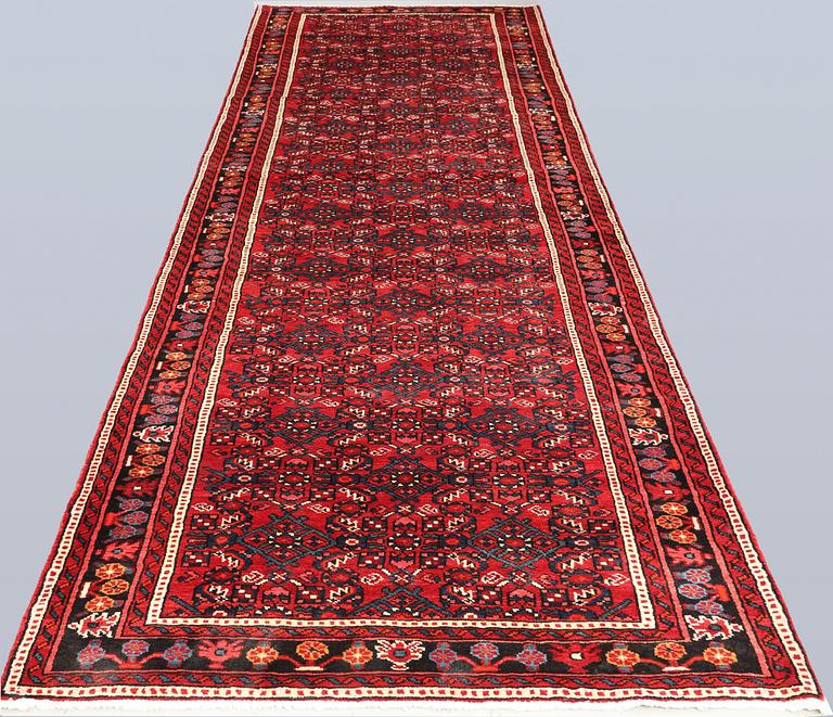 A Hosseinabad runner, c. 418 x 118 cm.