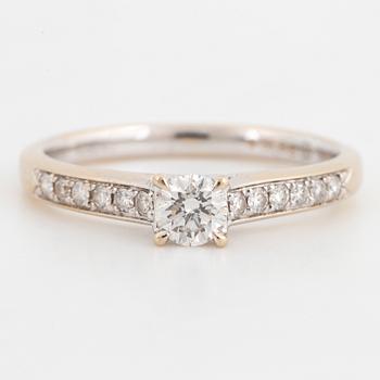 Brilliant-cut diamond ring.