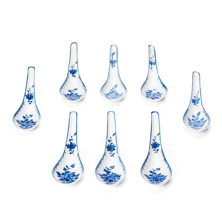 A set of eight blue and white spoons, Qing dynasty, Guangxus six character mark and period (1874-1908).