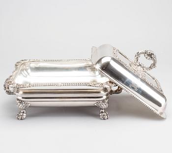 A plate serving dish with lid, probably England, 20th century.