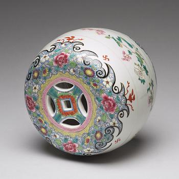 A small famille rose garden seat/stand, Qing dynasty, circa 1900.