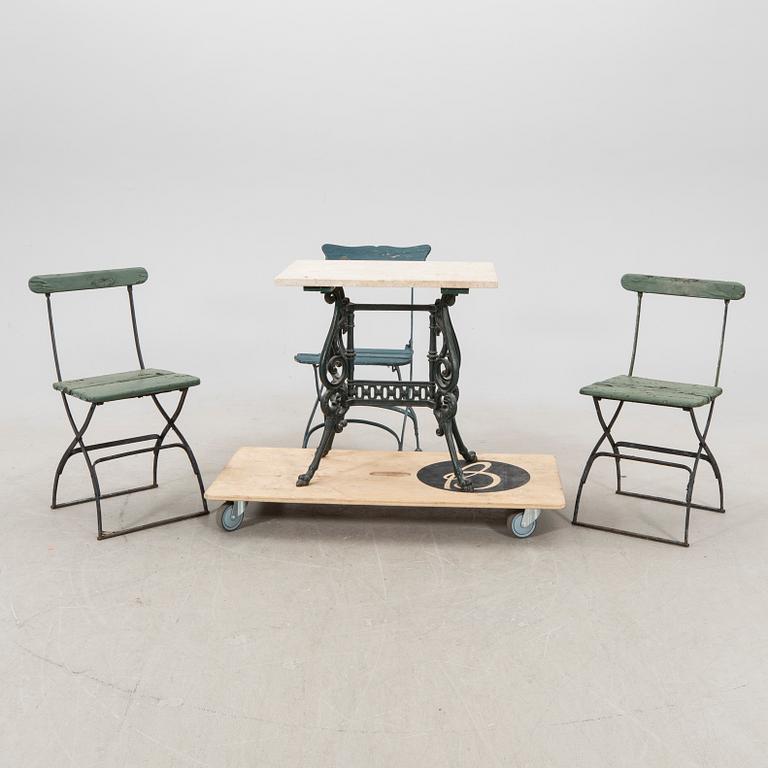 Trädgårdsbord samt stolar 3 st 1900-talets första hälft.