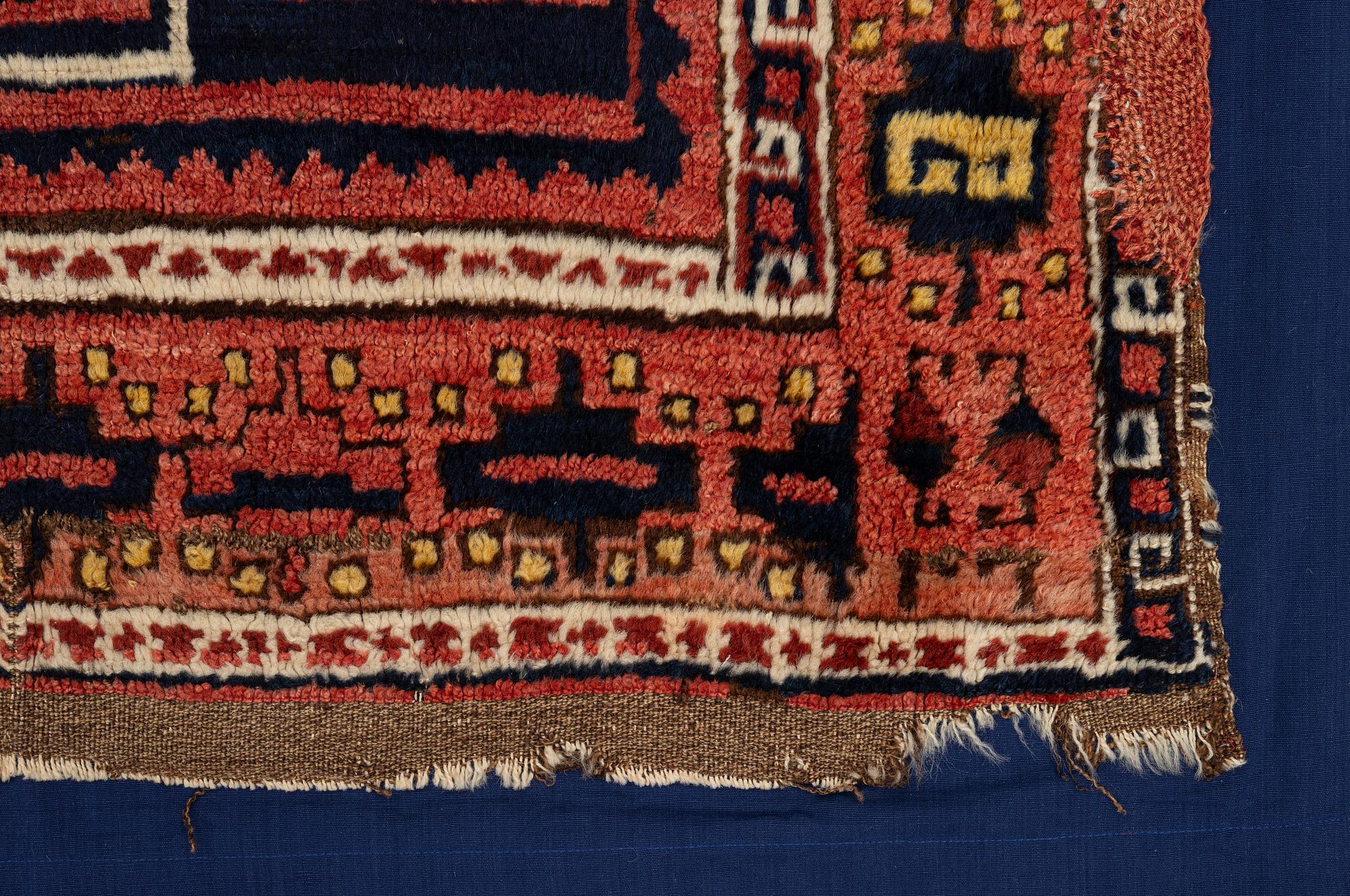 Fragment, antik Shavak, Tunceli området, östra Anatolien, ca 77 x 95 cm (87 x 113 cm med foder).