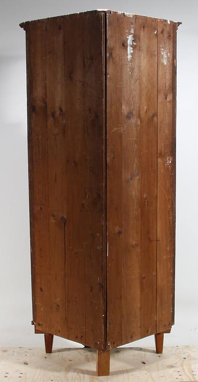 HÖRNSKÅP, nyrenässans, omkring 1900.