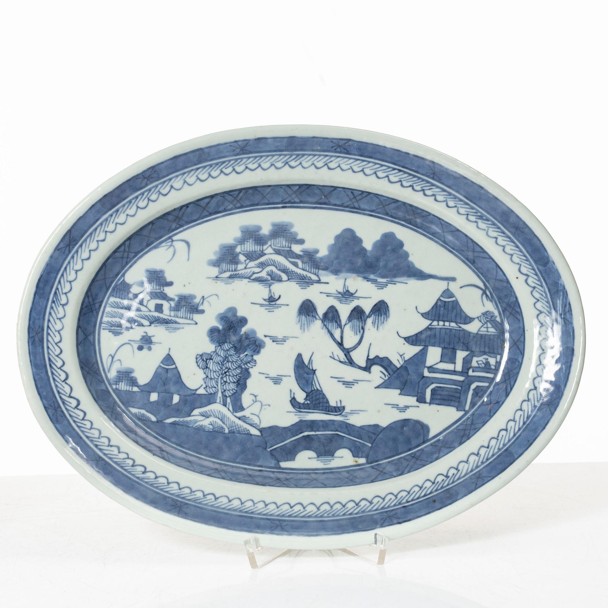 Two serving dishes, China, 19th century.