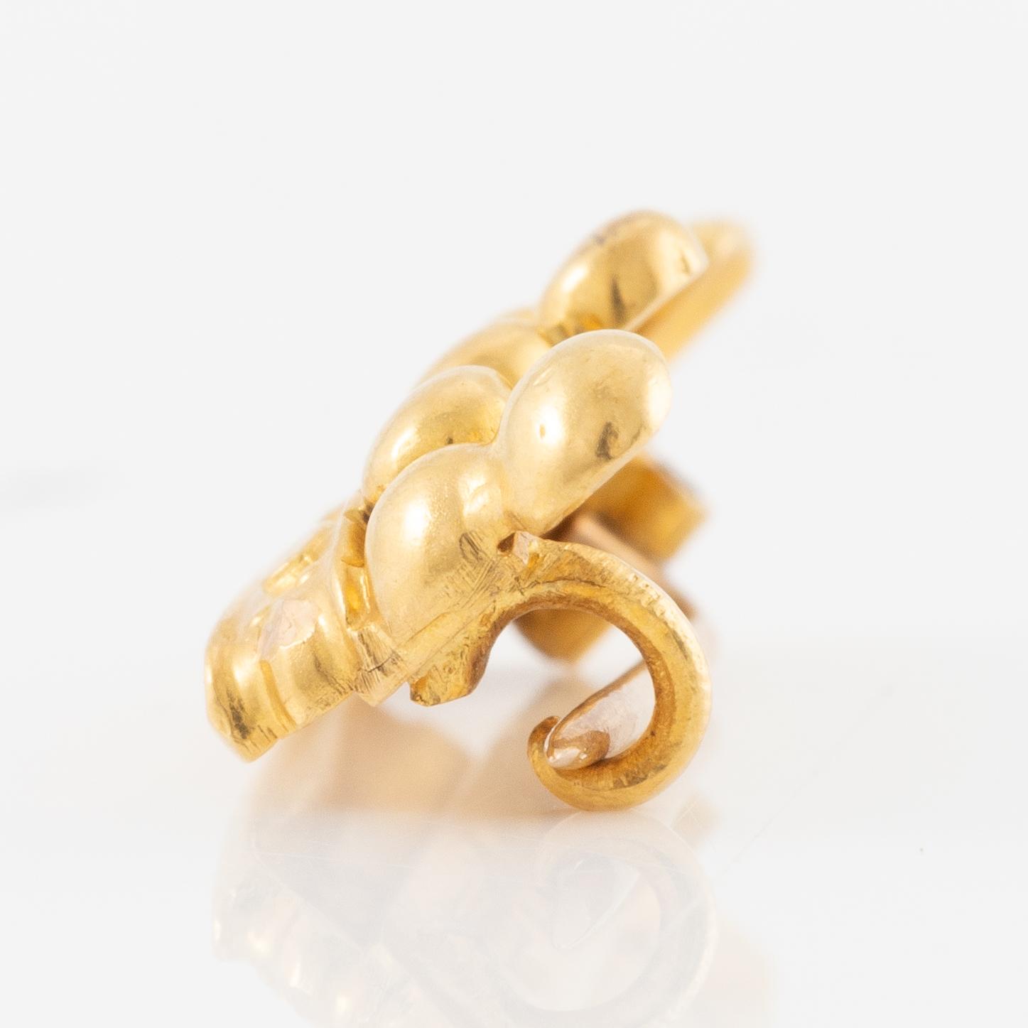 Brooch 18K gold.
