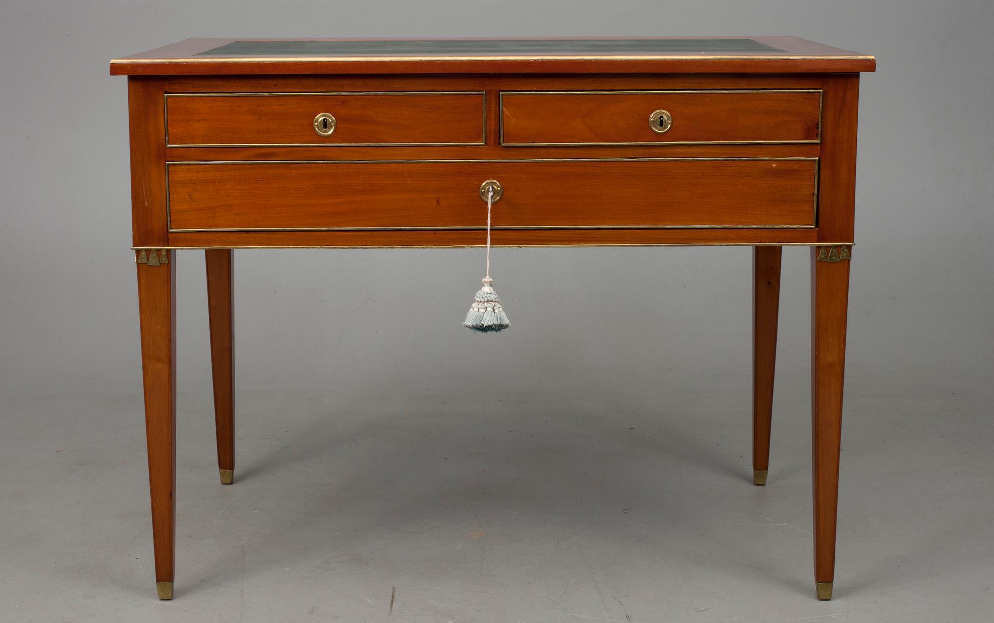 SKRIVBORD, mahogny, sengustavianskt, 1800-talets början.