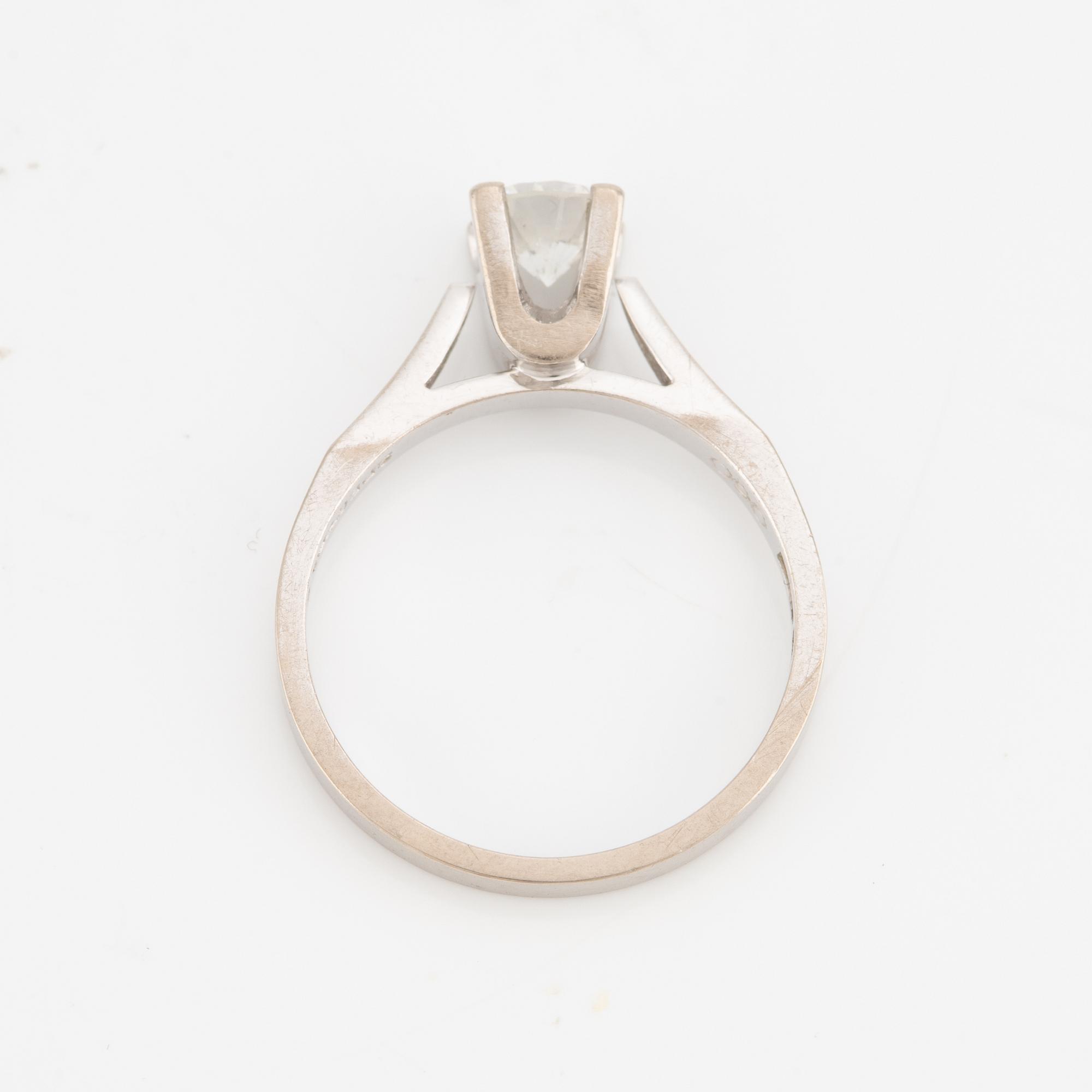 Ring, 18K white gold with a diamond-cut diamond 0.60 ct according to engraving.