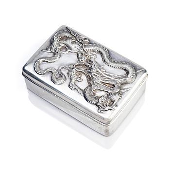 1173. A Chinese Export silver box with cover, early 20th century.