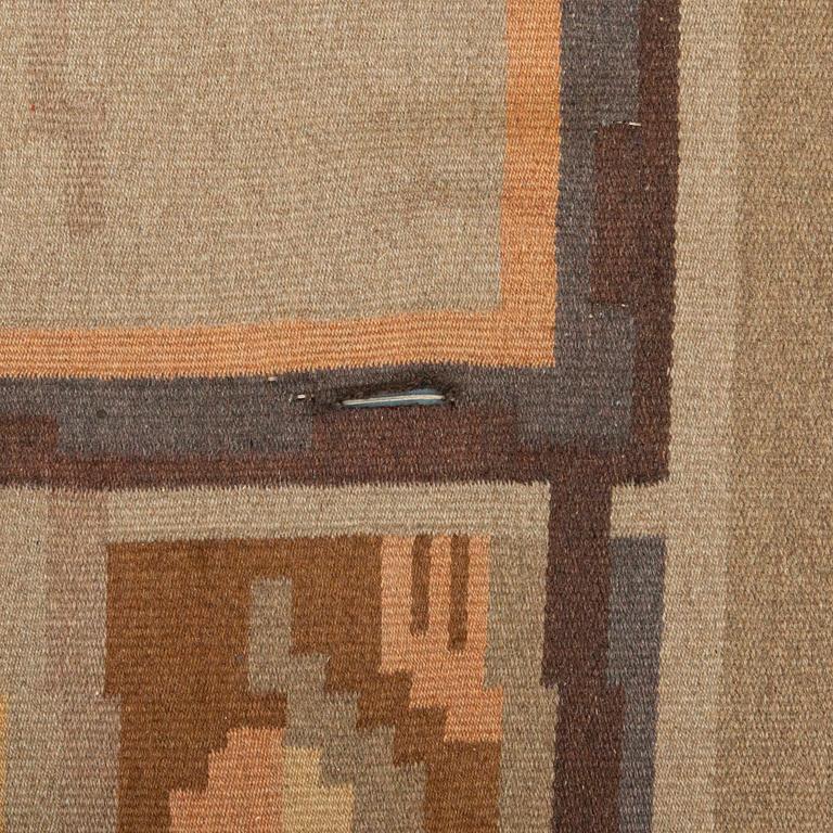 A Finnish flat weave carpet. Circa 405x285 cm.