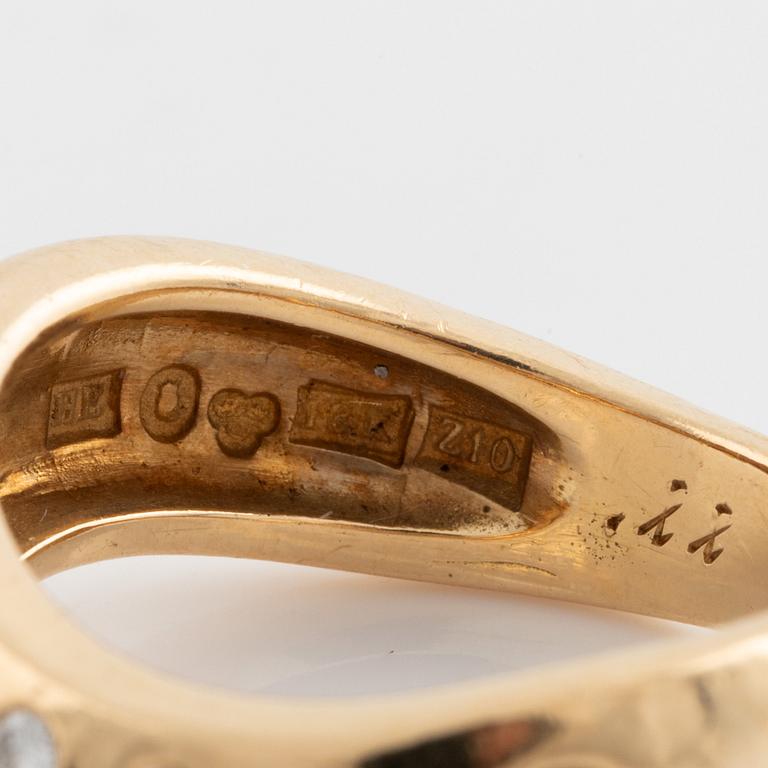 Ring, Engelbert, 18K guld med briljantslipade diamanter.