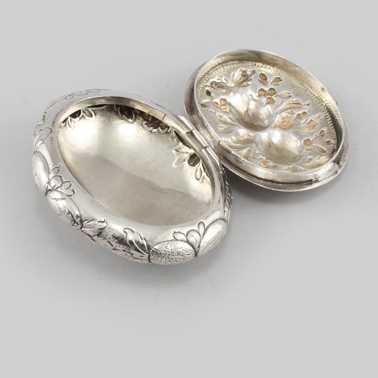 DOSA, silver, svenska importstämplar, 1900-tal, vikt ca 80 g.