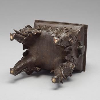 RÖKELSEKAR med LOCK, brons. Sen Qingdynasti, 1800-tal.