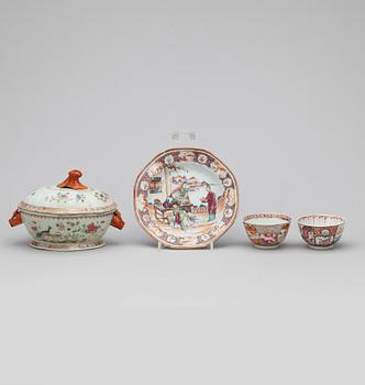 TERRIN MED LOCK, KOPPAR, 2 st, samt FAT, porslin, Qianlong, Kina, 1700-tal.