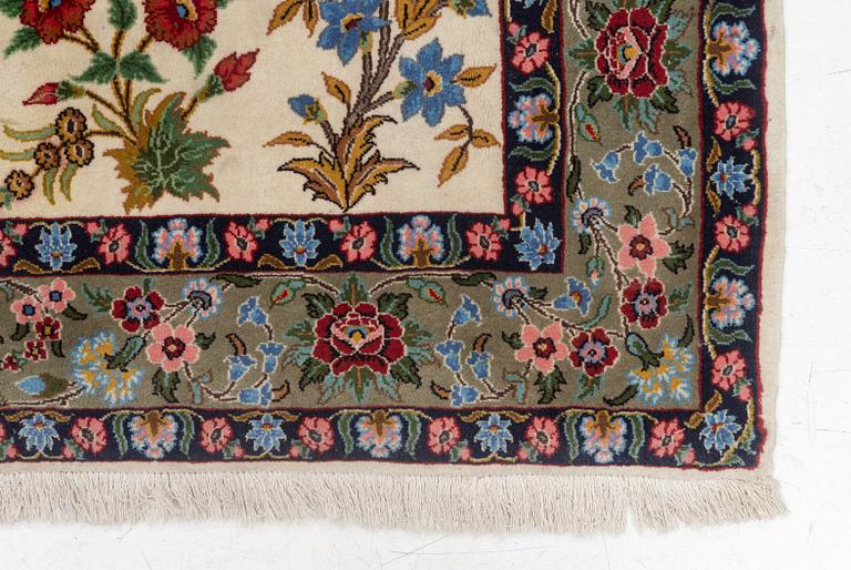 A Gohm rug, c. 210 x 142 cm.