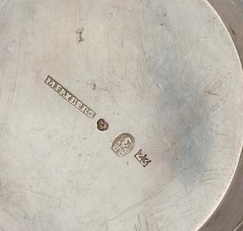 DOSOR, 2 st, silver, Sverige, 1784 respektive 1830, vikt 115 gram.