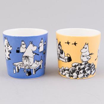 TWO MOOMIN-MUGS, porcelain, 'Mug blue' and 'Mug yellow', Moomin Characters, Arabia 1990-1996.