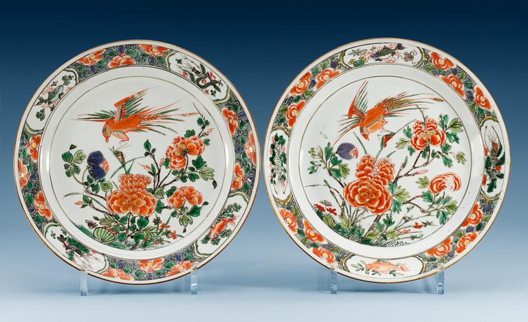 A set of two famille verte dishes, Qing dynasty, Kangxi (1662-1722).