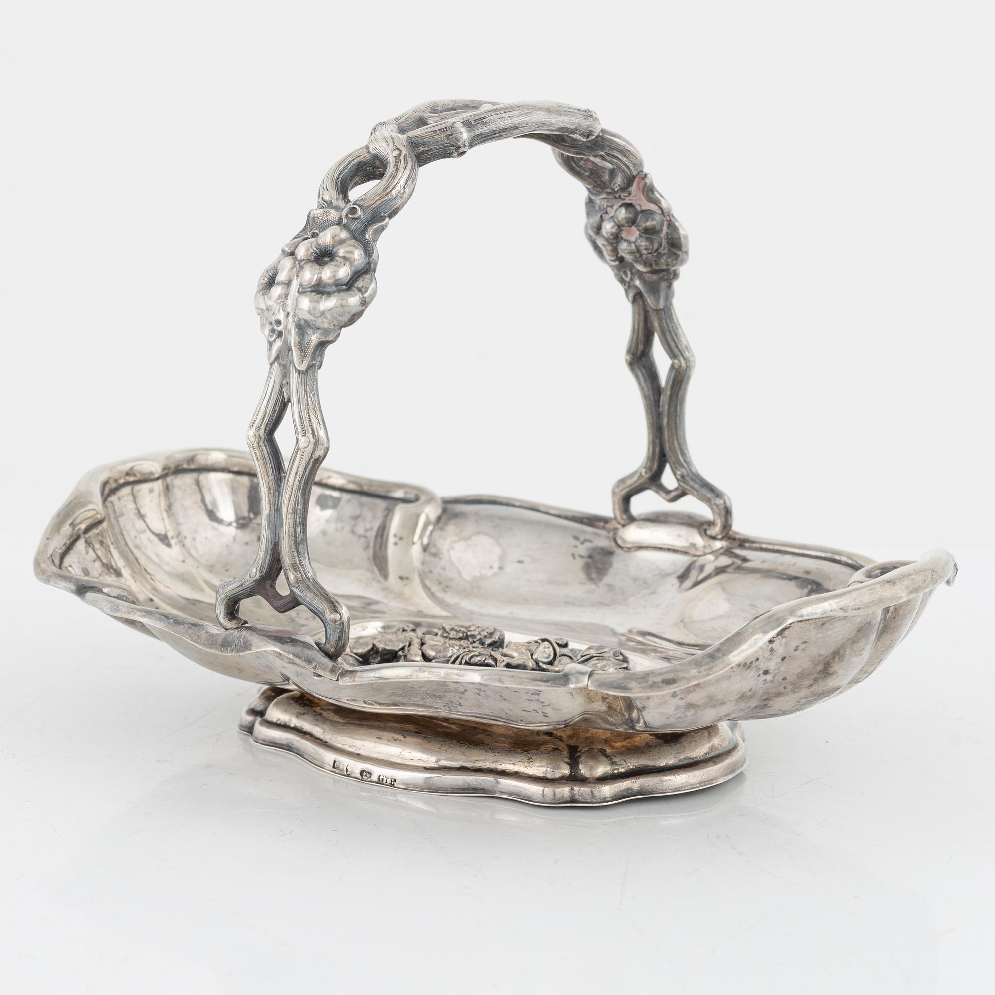 Gustaf Theodor Folcker, konfektkorg, silver, Stockholm 1857.