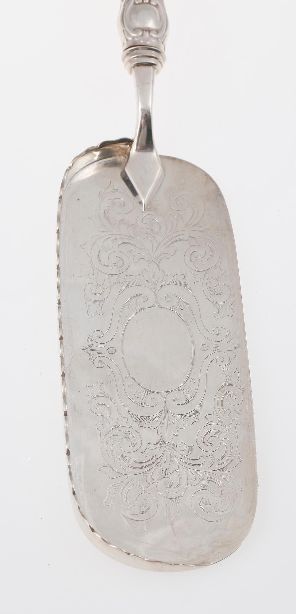 BORDSSKRAPA, pläter, ben, nyrokoko, 1800/1900-tal.