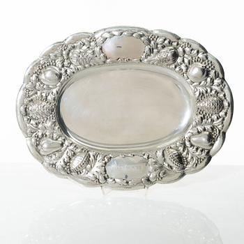 Presenterfat, silver, barockstil, Silvervarufabriken J Grönroos, Kristianstad 1935.
