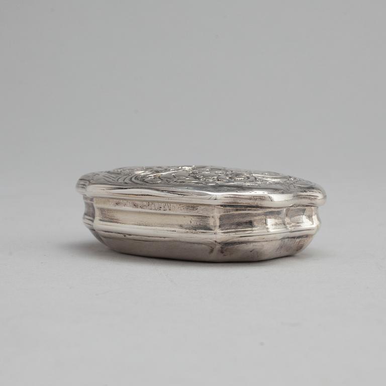 A 18th century parcel-gilt silver snuff-box, unmarked.