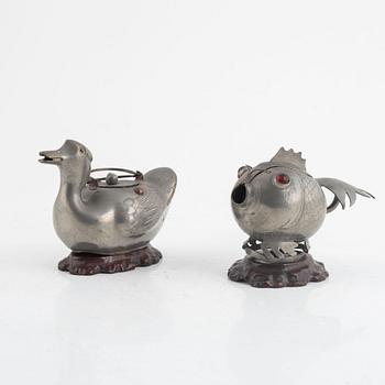 Two Chinese pewter teapots, late Qing dynasty.