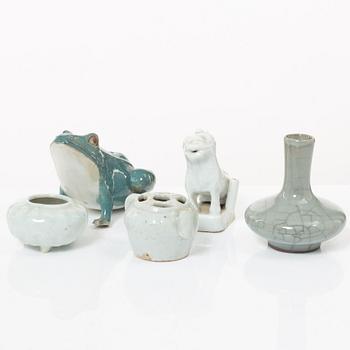 Two joss stick holders, a vase, a brush washer and a small ewer, Qing dynasty, 19th century and older.