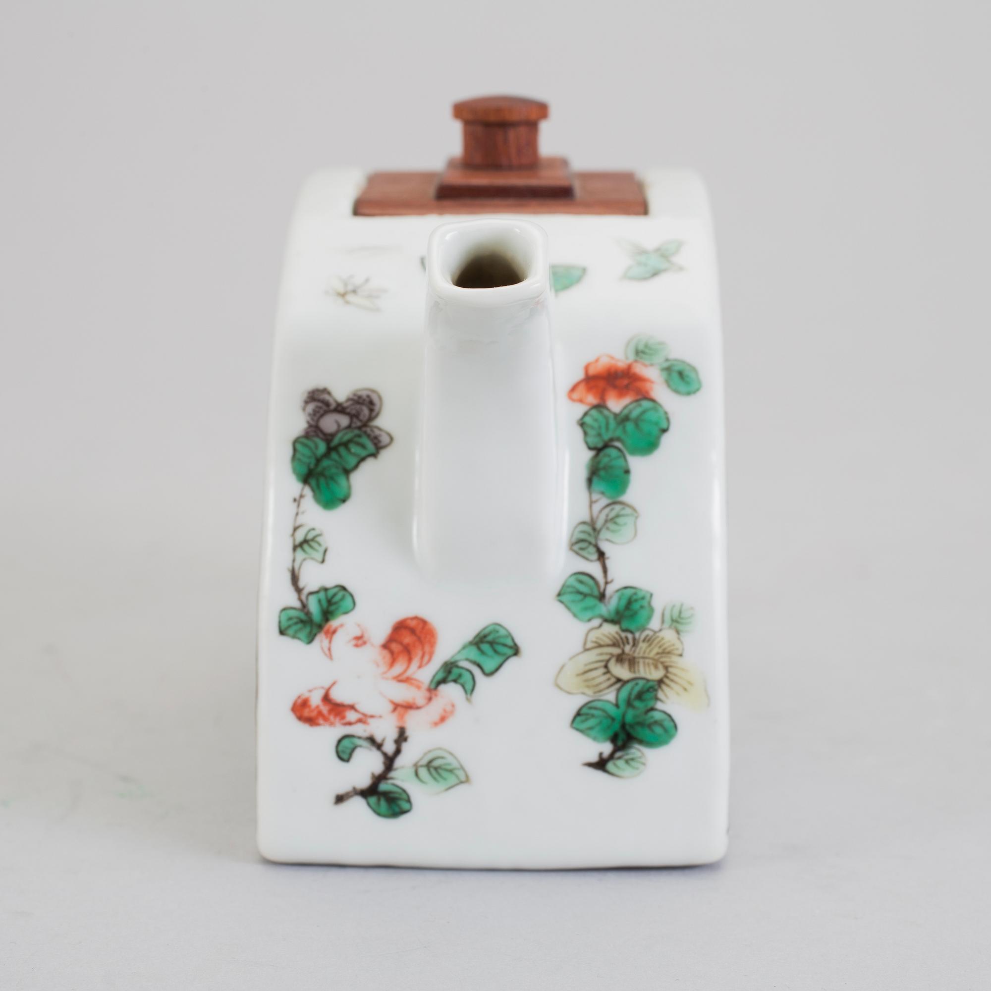 TEKANNA, porslin, Kina, omkring sekelskiftet 1900.