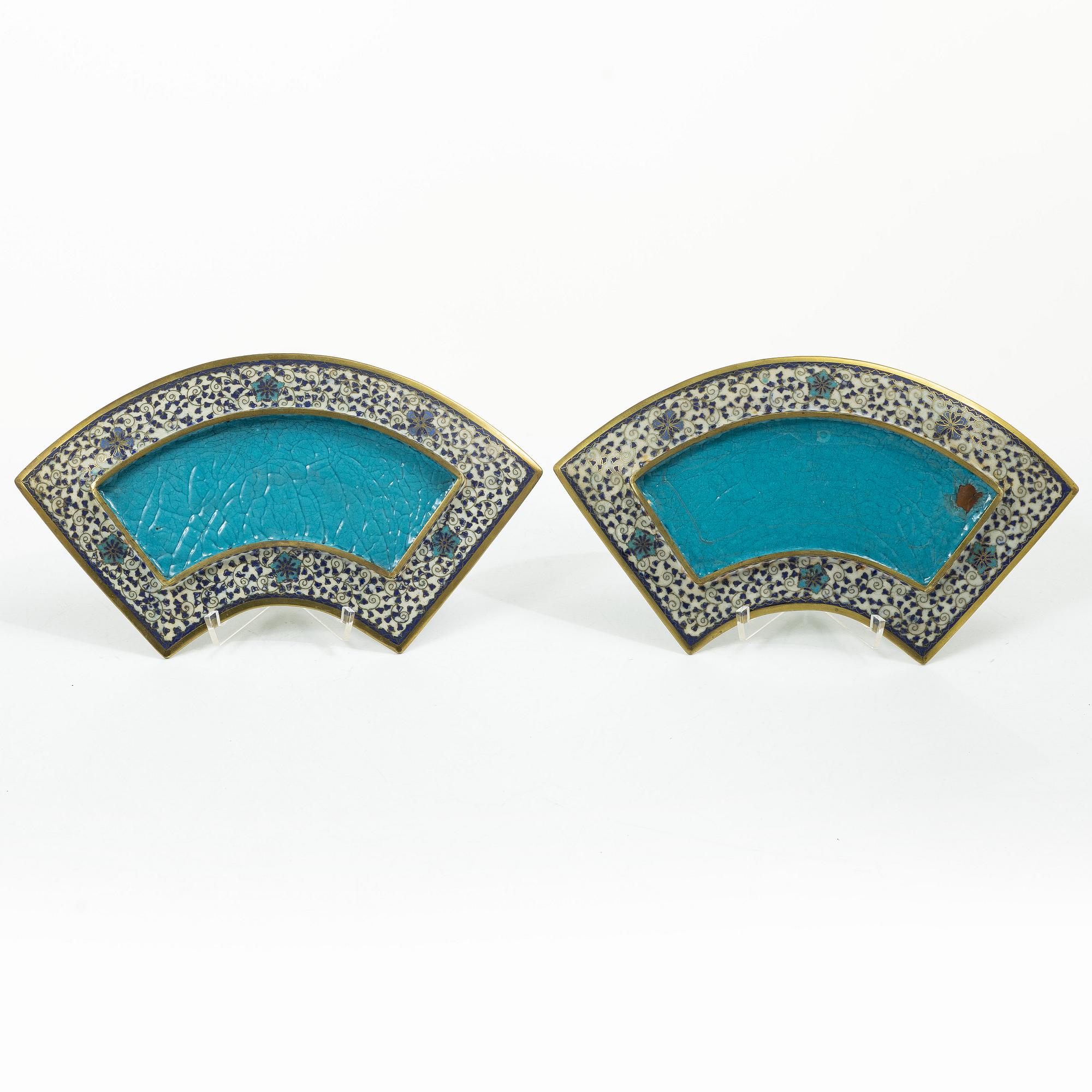 Fat, ett par, cloissoné. Japan, Meiji (1868-1912).